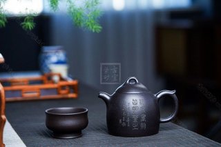 《秦權》  《秦權》