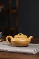 《線圓》宜興紫砂壺高級(jí)工藝美術(shù)師手工刻繪茶壺茶具黃金段泥線圓