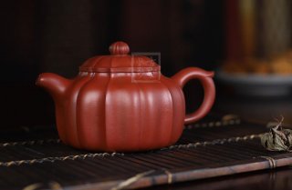 《筋紋德鐘》宜興紫砂壺全手工茶壺大紅袍德鐘  《筋紋德鐘》宜興紫砂壺全手工茶壺大紅袍德鐘
