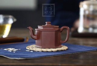 《小六方納?！? title=