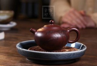 《宮燈》宜興紫砂壺名師實(shí)力派名家手工紫朱泥金絲西施泡茶壺  《宮燈》宜興紫砂壺名師實(shí)力派名家手工紫朱泥金絲西施泡茶壺