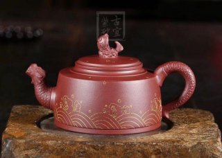 《魚躍龍門》宜興紫砂壺高級工藝美術師手工禮品茶具底槽青  《魚躍龍門》宜興紫砂壺高級工藝美術師手工禮品茶具底槽青