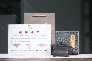 《鑲銀方尊壺》  《鑲銀方尊壺》