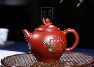 《漫步人生》宜興名家紫砂壺工藝美術(shù)師手工大紅袍茶壺功夫茶具  《漫步人生》宜興名家紫砂壺工藝美術(shù)師手工大紅袍茶壺功夫茶具