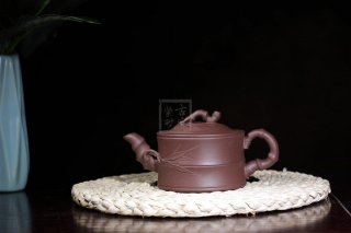 《竹節(jié)壺》宜興紫砂壺助理工藝美術(shù)師手工竹節(jié)壺紫泥  《竹節(jié)壺》宜興紫砂壺助理工藝美術(shù)師手工竹節(jié)壺紫泥