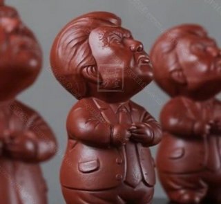 《特朗普雕塑》  《特朗普雕塑》