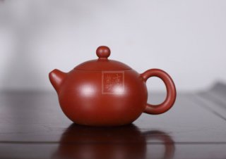 《西施》宜興紫砂壺西施助理工藝美術(shù)師手工大紅袍茶壺  《西施》宜興紫砂壺西施助理工藝美術(shù)師手工大紅袍茶壺