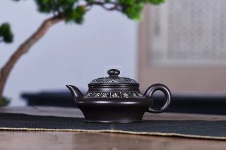 《水扁》宜興紫砂壺中國工藝美術(shù)大師純手工黑料茶壺全手工紫砂壺  《水扁》宜興紫砂壺中國工藝美術(shù)大師純手工黑料茶壺全手工紫砂壺