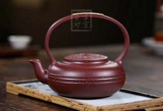 《玉璧金砂提梁》  《玉璧金砂提梁》