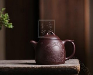 《秦權》  《秦權》
