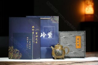 《青銅鼎》  《青銅鼎》