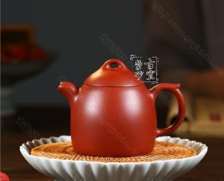 《秦權(quán)》  《秦權(quán)》