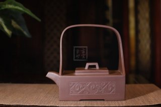 《金玉提梁》宜興市紫砂壺紫泥全手工高級工藝美術師制作創新提梁茶具套壺  《金玉提梁》宜興市紫砂壺紫泥全手工高級工藝美術師制作創新提梁茶具套壺