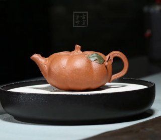 《南瓜壺》宜興紫砂壺民間實(shí)力派手工段泥南瓜茶壺具  《南瓜壺》宜興紫砂壺民間實(shí)力派手工段泥南瓜茶壺具