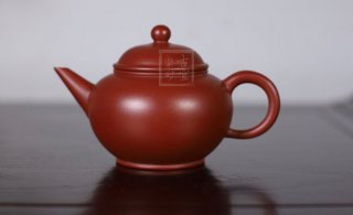 《水平》宜興紫砂壺助理工藝美術(shù)師手工水平大紅袍  《水平》宜興紫砂壺助理工藝美術(shù)師手工水平大紅袍