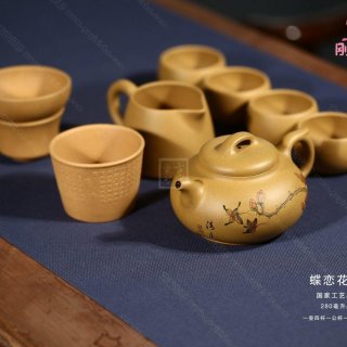 《蝶戀花套具》  《蝶戀花套具》