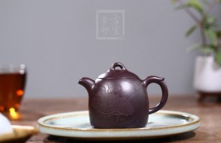 《秦權》  《秦權》