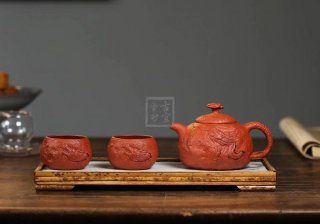 《游龍供春》  《游龍供春》