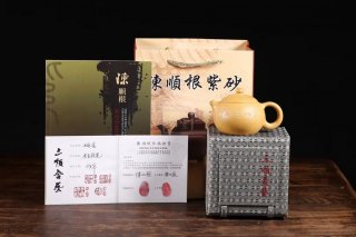 《西施》宜興高級(jí)工藝美術(shù)師手工紫砂壺西施泡茶壺茶具黃金段泥  《西施》宜興高級(jí)工藝美術(shù)師手工紫砂壺西施泡茶壺茶具黃金段泥
