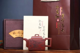 《亞明四方》  《亞明四方》