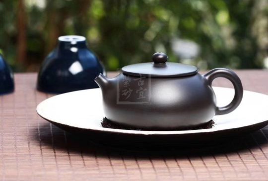 《小圓珠》宜興工藝美術師全手工黑朱泥圓珠紫砂壺茶具  《小圓珠》宜興工藝美術師全手工黑朱泥圓珠紫砂壺茶具