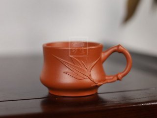 《帶把朱泥竹節(jié)杯》  《帶把朱泥竹節(jié)杯》