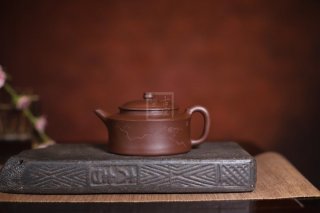 《玉龍禪鐘》宜興紫砂壺茶壺助理工藝美術師手工紫泥  《玉龍禪鐘》宜興紫砂壺茶壺助理工藝美術師手工紫泥