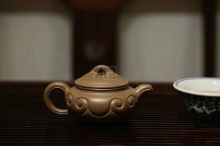 《仿古如意》宜興紫砂壺助理工藝美術(shù)師手工頂級(jí)蟹殼青茶壺泡茶具仿古如意  《仿古如意》宜興紫砂壺助理工藝美術(shù)師手工頂級(jí)蟹殼青茶壺泡茶具仿古如意