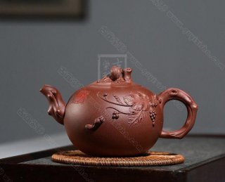 《松鼠葡萄》  《松鼠葡萄》