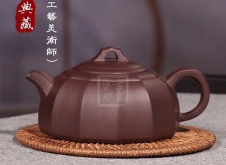 《井泉》宜興高級(jí)工藝美術(shù)師手工半月紫砂壺茶壺茶具紫泥  《井泉》宜興高級(jí)工藝美術(shù)師手工半月紫砂壺茶壺茶具紫泥