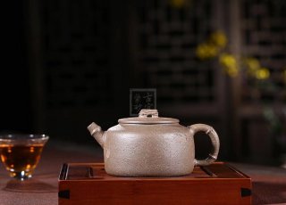 《竹節(jié)供春》宜興紫砂壺青段工藝美術師手工茶壺茶具  《竹節(jié)供春》宜興紫砂壺青段工藝美術師手工茶壺茶具