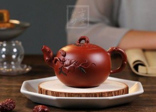 《松鼠葡萄》  《松鼠葡萄》