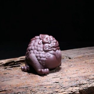 《招財(cái)金蟾》宜興紫砂壺茶壺茶具紫泥手工泡茶壺  《招財(cái)金蟾》宜興紫砂壺茶壺茶具紫泥手工泡茶壺