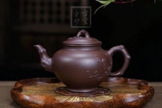 《報(bào)春》宜興助理工藝美術(shù)師手工紫砂壺紫泥料茶壺報(bào)春茶具  《報(bào)春》宜興助理工藝美術(shù)師手工紫砂壺紫泥料茶壺報(bào)春茶具