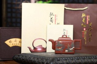 《亞明四方》  《亞明四方》