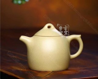 《秦權(quán)》  《秦權(quán)》