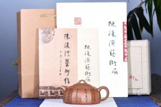 《凌雲(yún)》宜興紫砂壺中國工藝美術(shù)大師手工大師降坡泥泡茶器半月  《凌雲(yún)》宜興紫砂壺中國工藝美術(shù)大師手工大師降坡泥泡茶器半月