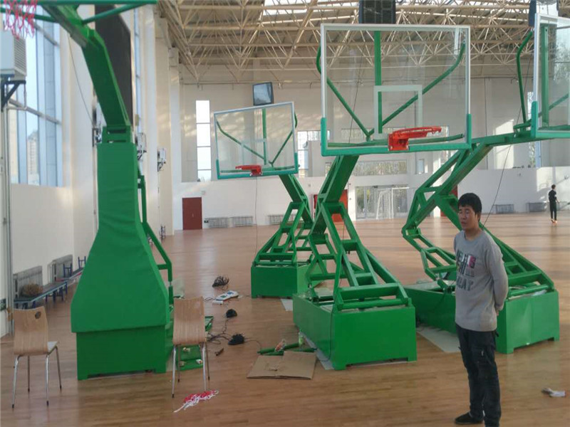 手動液壓籃球架及與電動的區別